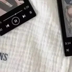 Creative Music Player Photocard Holder Student ID Card Holder Idol Photo Display Protect Storage Card Case Keychain Bag Pendants
